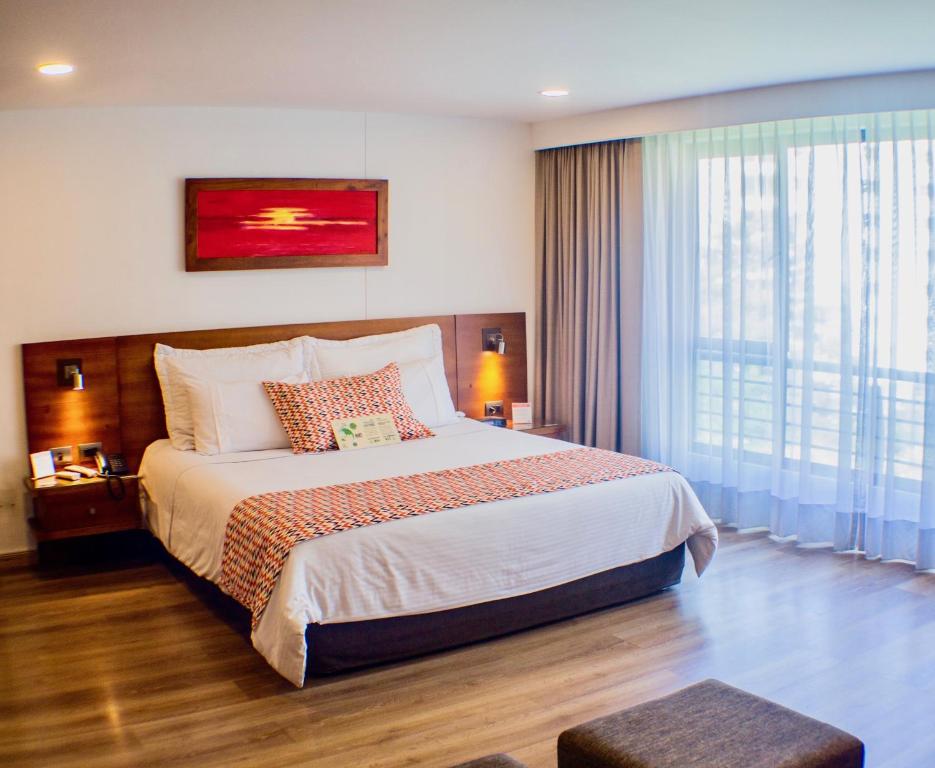 leblon suites hotel medellin cama leblon suites hotel medellin cama