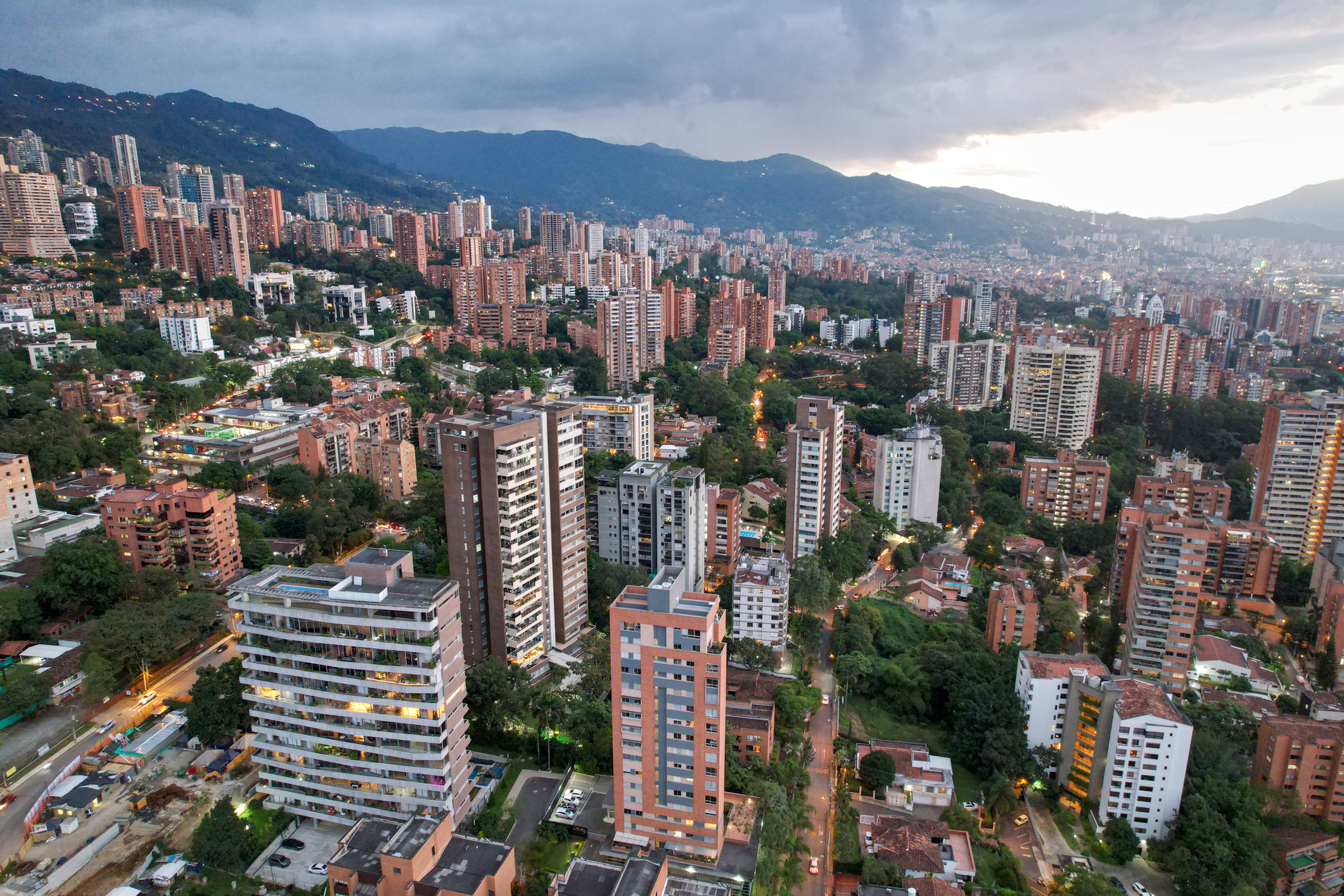 hoteles en medellin cerca al estadio
